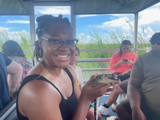 Dr. Ishonté Allar holing aa lizard
