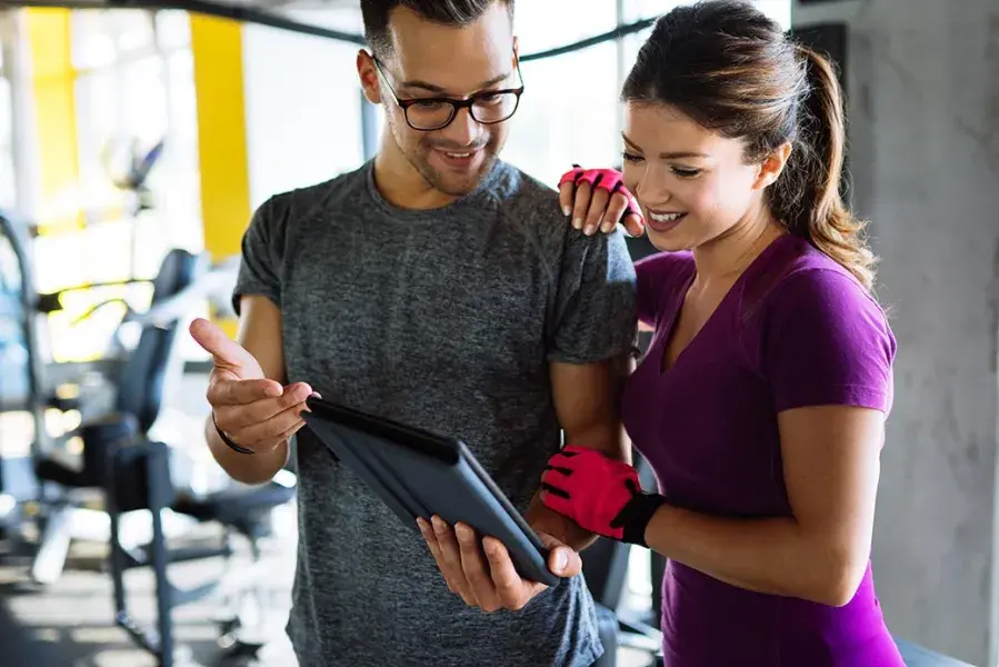 Fitness expert in gym