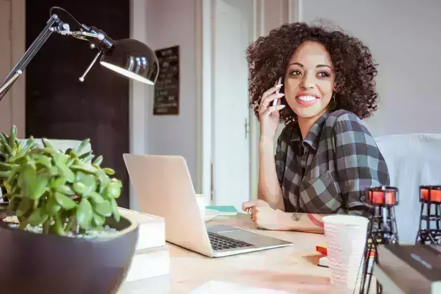 Lady on laptop