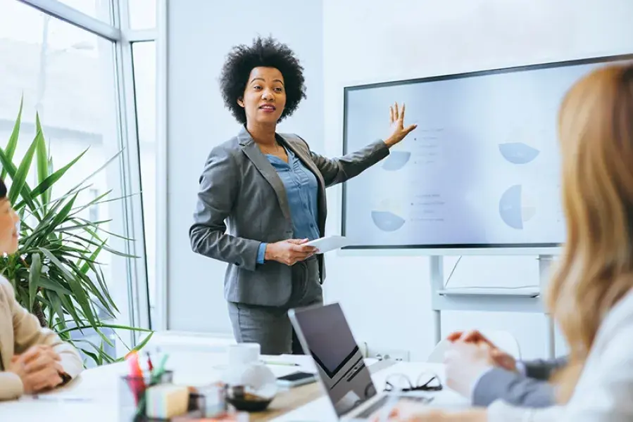 Business economics employee