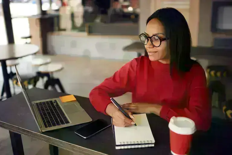 lady on laptop