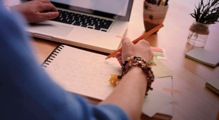 Capstone Project vs. Thesis: What’s the Difference?
